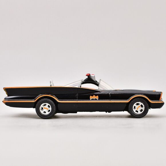 JADA 1:32 SCALE 1966 CLASSIC BATMAN BATMOBILE DIECAST 98225 DC COMICS - Picture 3 of 8